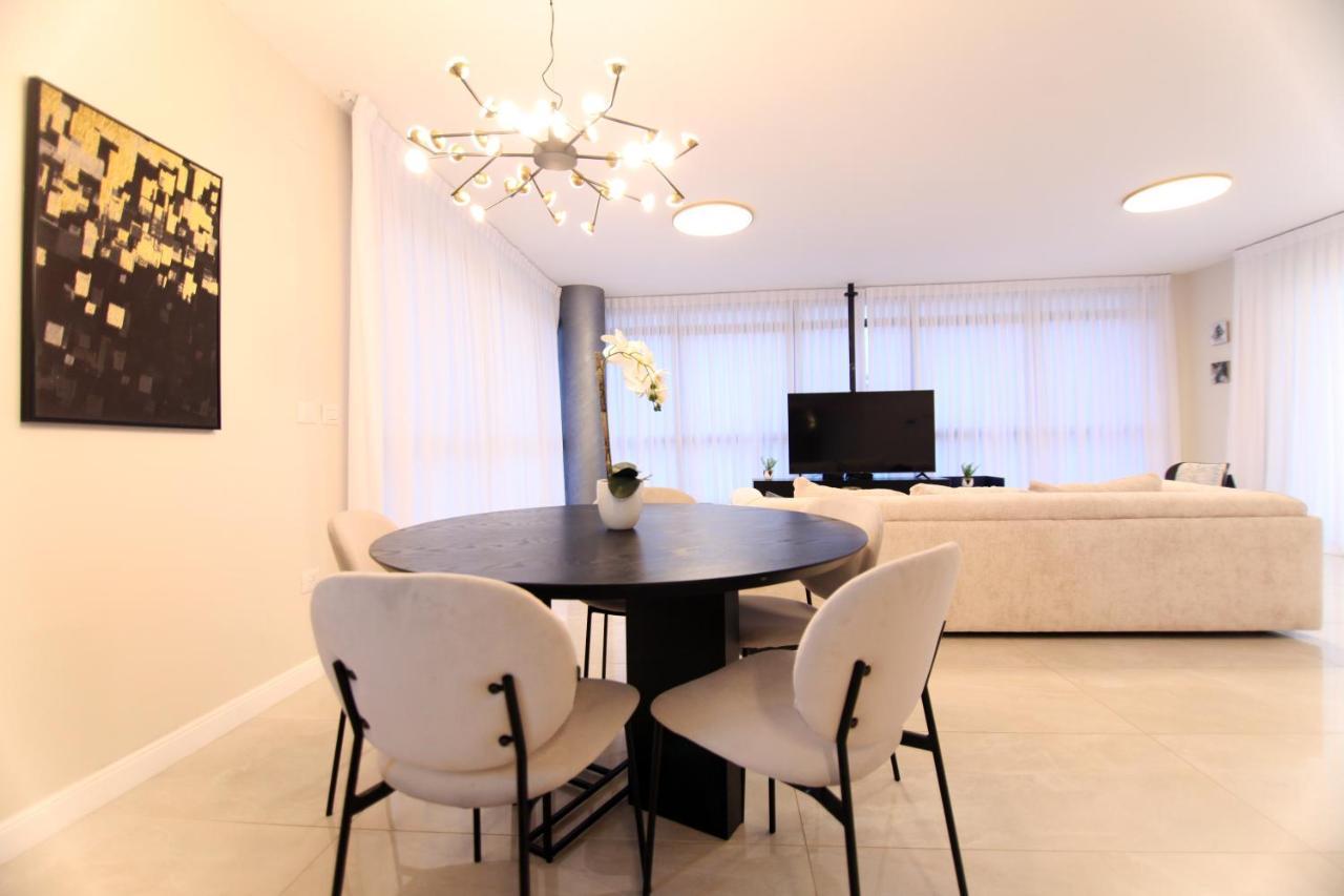 נתניה Mini Penthouse Near The Beach מראה חיצוני תמונה